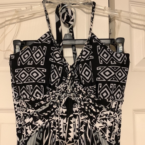 Black, White, and Gray Halter Top Maxi Dress - Picture 3 of 7